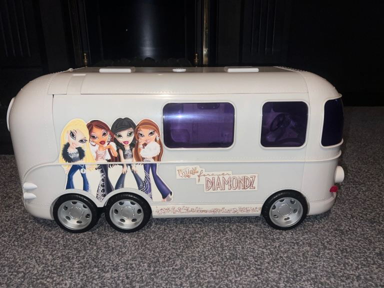 Bratz campervan w/ accessories 