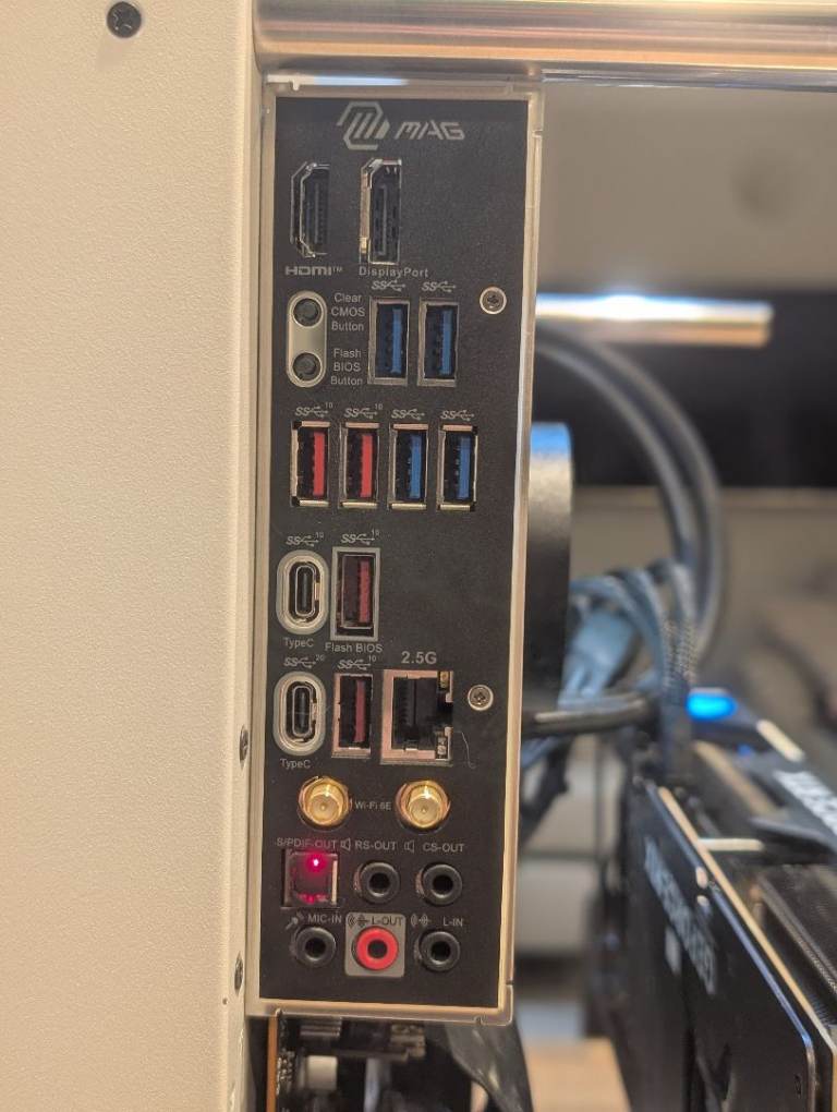 Gaming PC / I9 13900k / RTX 4080 [16GB] / 32GB DDR5 / 3TB SSDs / Wifi ✅ / Bluetooth ✅