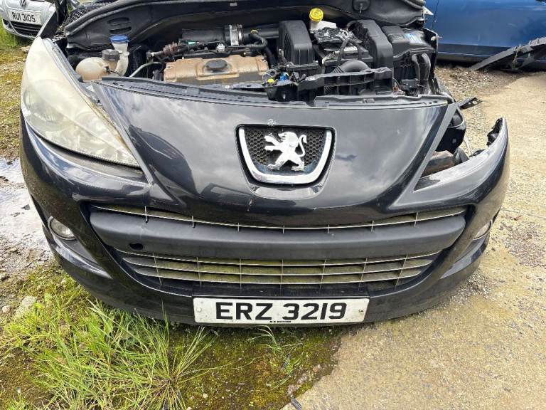 2012 Peugeot 207 Complete front bumper (black)