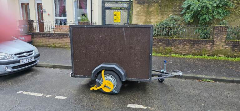 6x4ft boxed trailer 