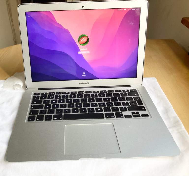 MacBook Air 13” (2017) – 8GB RAM – 128GB – Fully Working 