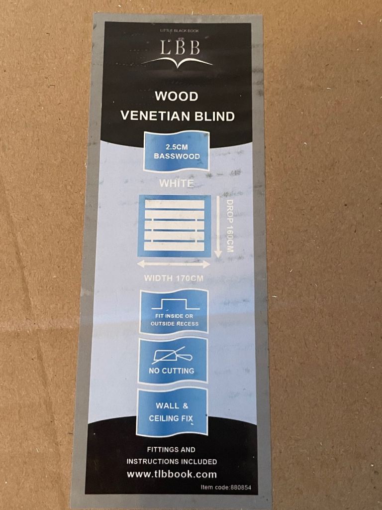 White wooden Venetian blind 170x160cm
