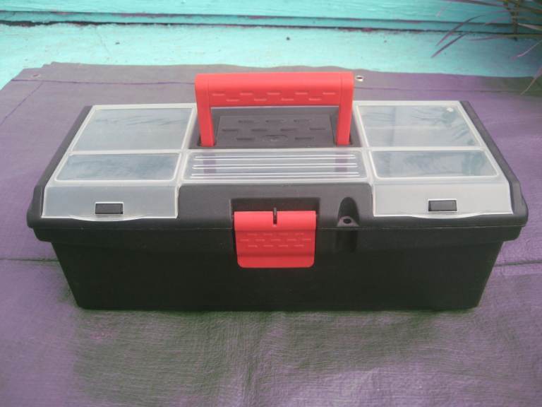 Small Plastic Tool, Screws and Fixings Storage Carry Box for £4.00