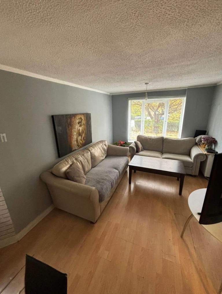 2 bedroom flat available to rent ,, full flat or room