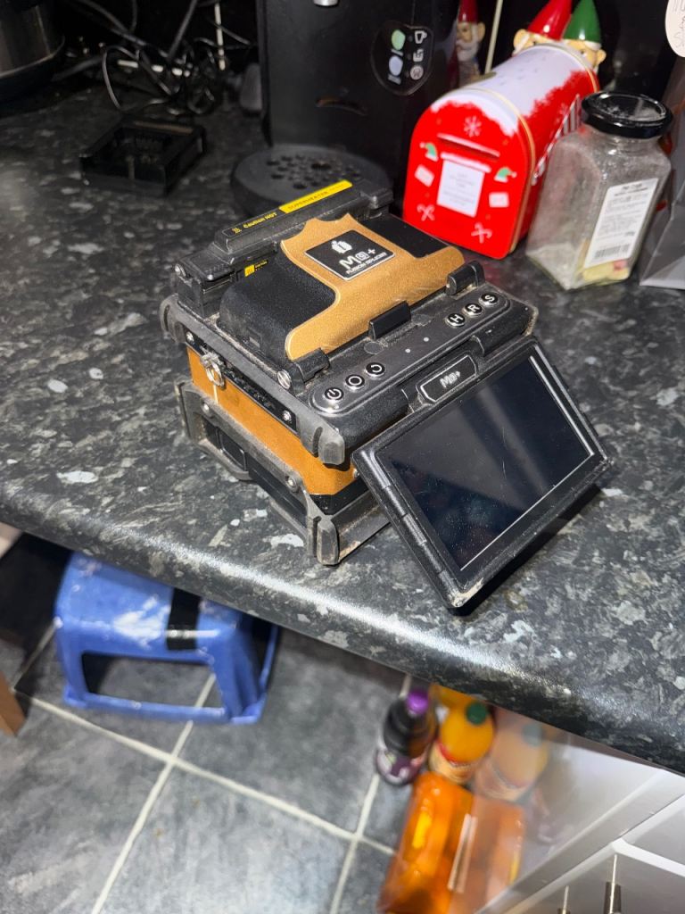INNO M9+ Fusion Splicer – LOW ARC (~200) – Full Kit – Cleaver