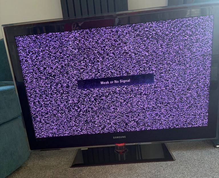 Samsung 40 inch LED TV £35 + Samsung Soundbar + Samsung Subwoofer £15 the pair
