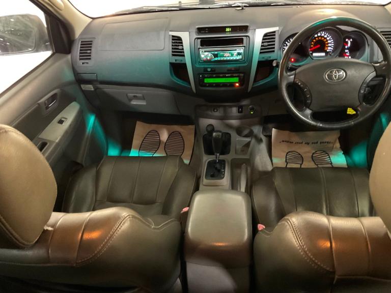 2011 Toyota Hilux 3.0 D-4D Invincible Pickup 4dr Diesel Auto 4WD (227 g/km, 171 bhp) Pick Up Dies...