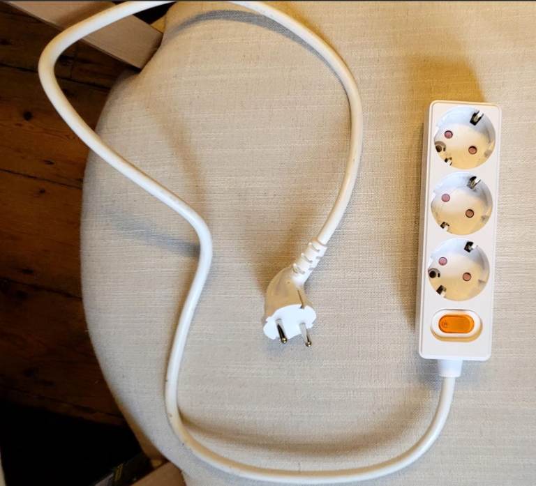  White 3-socket European plus extension Lead with 1 m cable