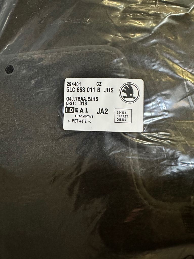 GENUINE SKODA ENYAQ 85  Floor mat set