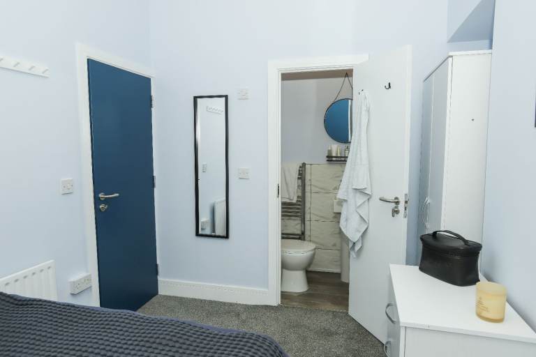 Fantastic 5 bed HMO Close to the Town Centre and BAE Systems 