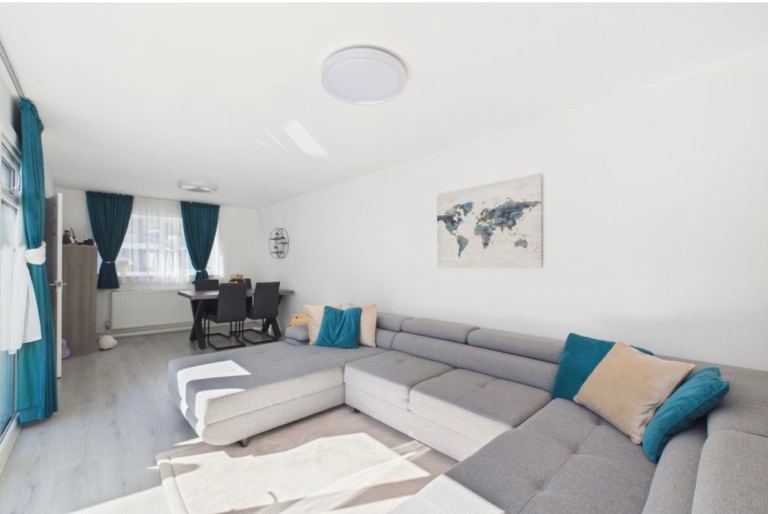 U shaped large extendable sofa