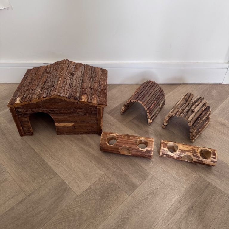 Pets At Home Guinea Pig Wooden Cottage & Play Tunnels