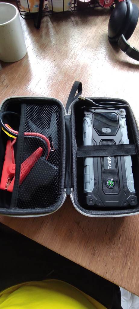 Car jump starter