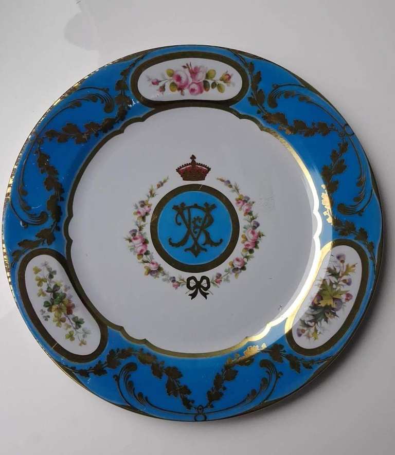 The Royal Collection Oak Plate 2005 Tin, The William IV Plate, Minton Cabinet, Queen Victoria