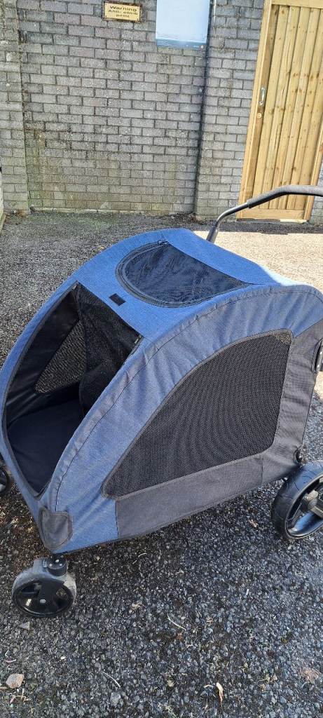 Dog pushchair