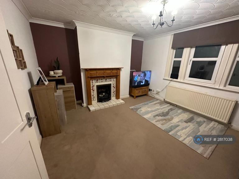 1 bedroom flat in Barnwood Road, Gloucester, GL2 (1 bed) (#2817038)