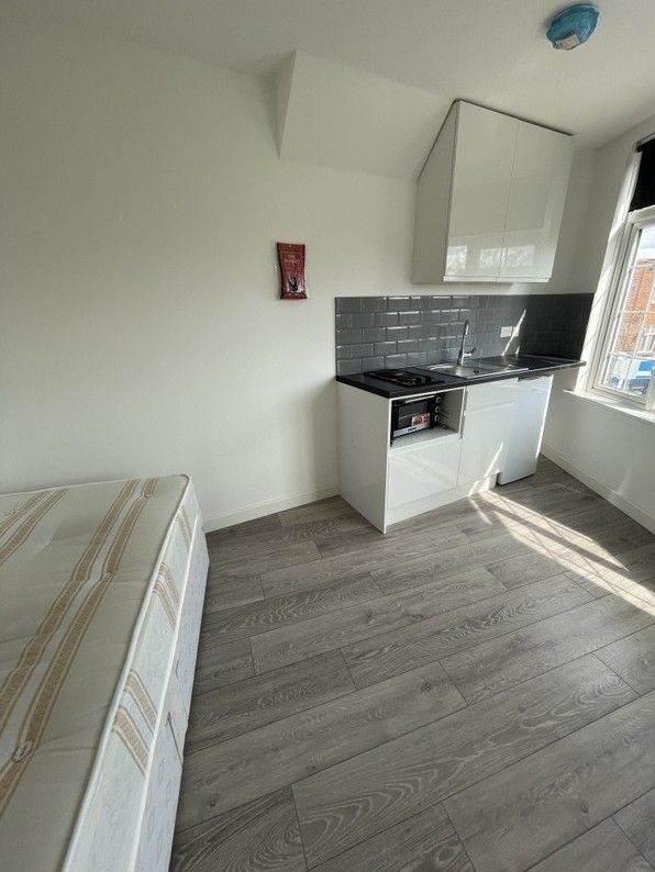 Studio Flat to Rent in Ruislip – Victoria Road (HA4)