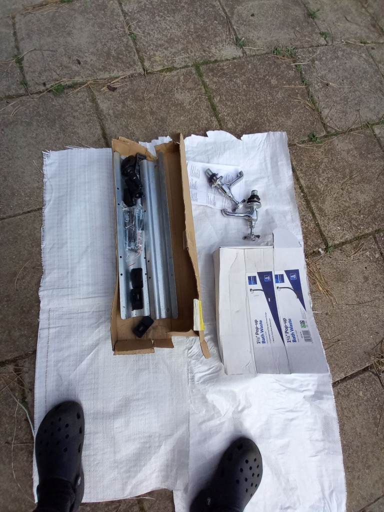 BATH UNUSED STORED IN GARAGE.  AS NEW CONDITION Halcyon Square 1750 x 800