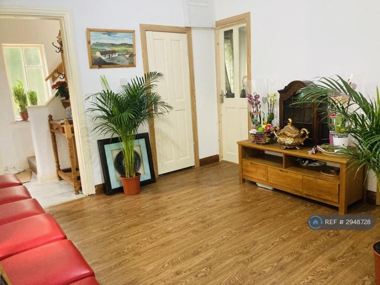 4 bedroom house in Altrincham Road, Manchester, M23 (4 bed) (#2948728)