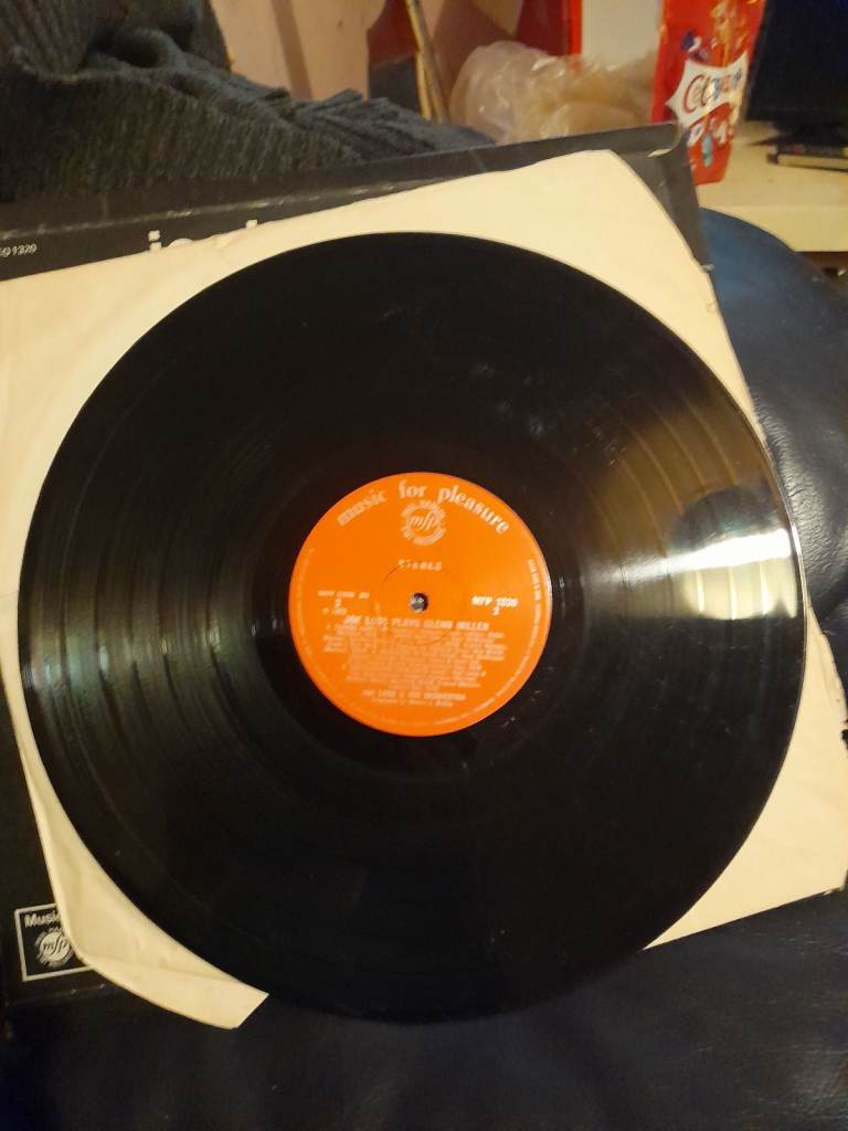 Viynl album joe loss plays glenn miller album