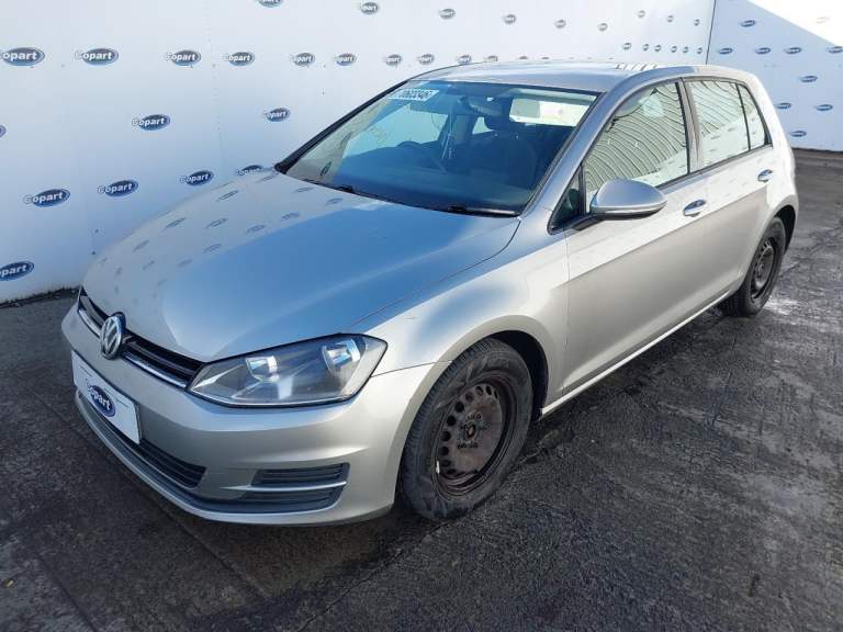 Breaking VW Golf MK7 2014 5 Door 1.6 TDI CLHA 5 Speed MWW Silver