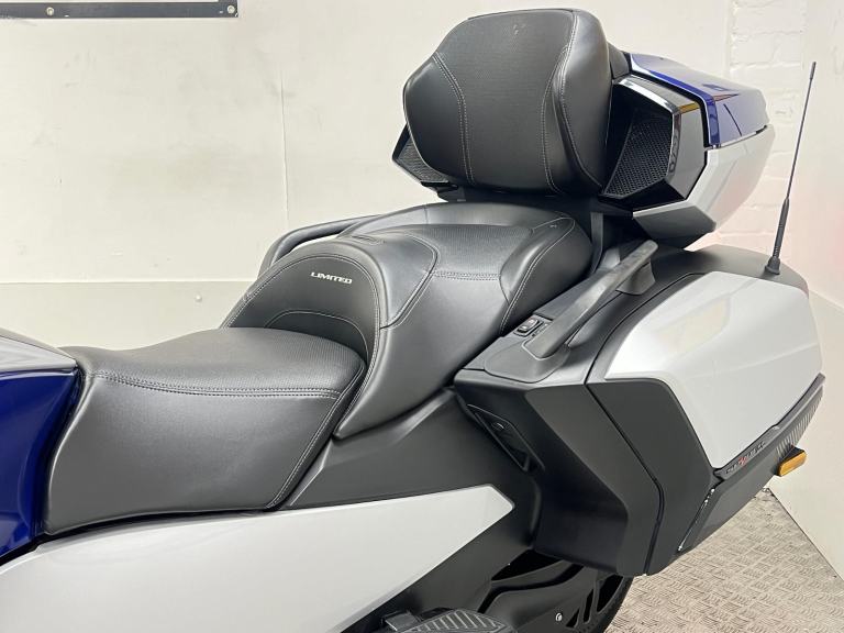 2022 72 CAN-AM SPYDER RT LIMITED SEMI AUTOMATIC TRIKE 