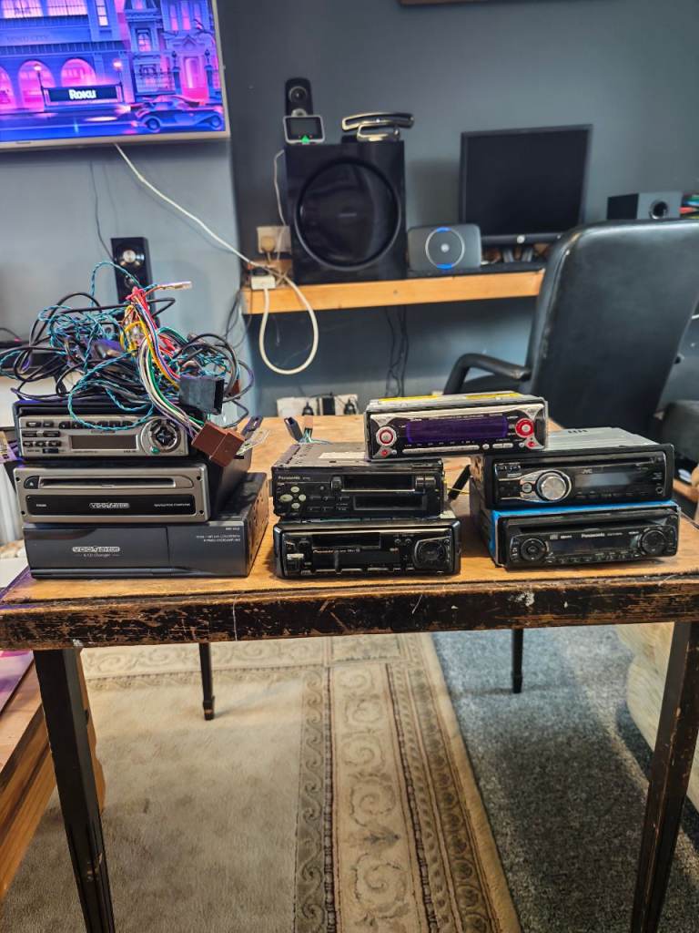 JOBLOT CAR STEREOS CD TAPE SATNAV SYSTEMS 