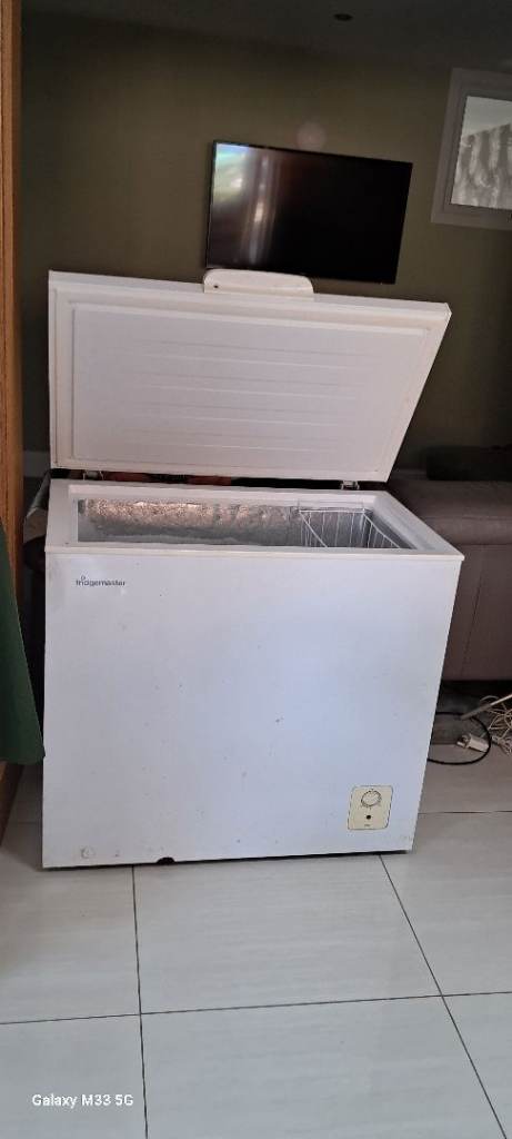 Fridgemaster MCF194_WH Chest Freezer - White, Good Condition