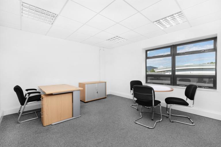 Folkestone - CT19 4RH \ Fully Furnished Small Office for Rent