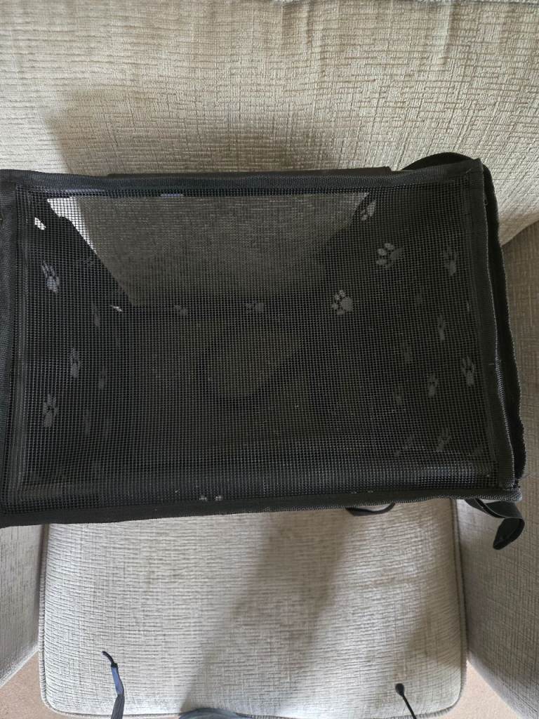 Car dog carrier for a small dog / puppy