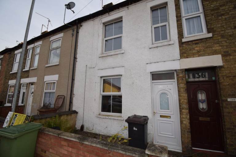 This is a well-presented 3-bedroom terrace home located in Wellingborough, Northamptonshire.