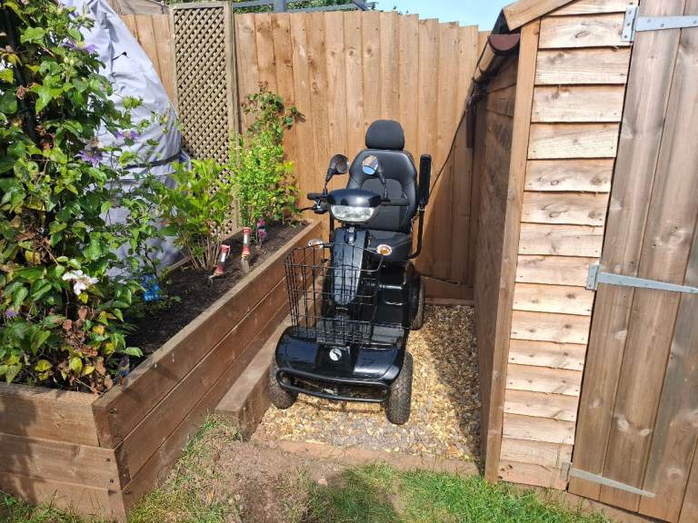 Mobility scooter little used absolute Bargain including water proof cover 