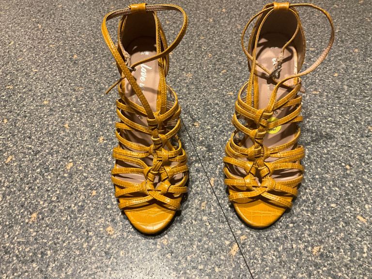 BRAND NEW and never worn size 5 heels. Selling very cheaply thanks.