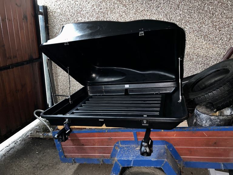 415L Car Top Box with Roof Bars