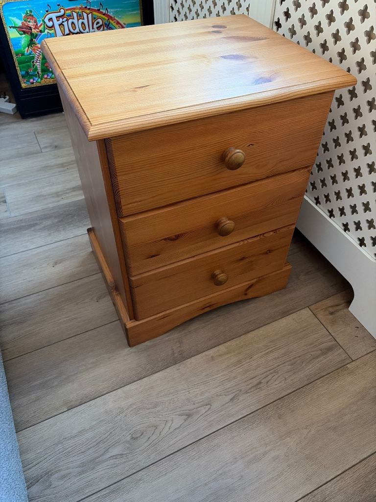Solid wood bedside table 