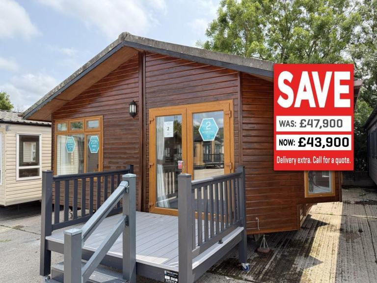 2 Bed 40x20 Twin Lodge - Resi Spec - Bath, New Carpet, Ensuite - Offsite