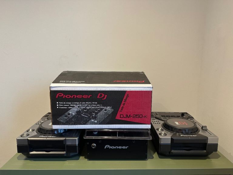 2x Pioneer CDJ-400 and DJM-250K