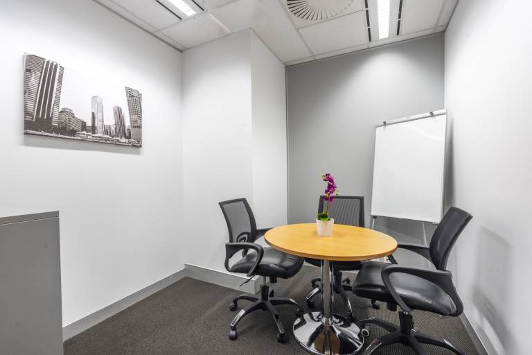 Falkirk - FK11XE \ Flexible Office Space for 4 Workstations