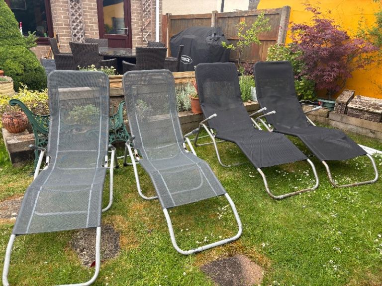4 Sun loungers
