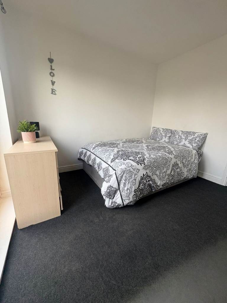 MODERN SELF-CONTAINED STUDIO – WOLVERHAMPTON