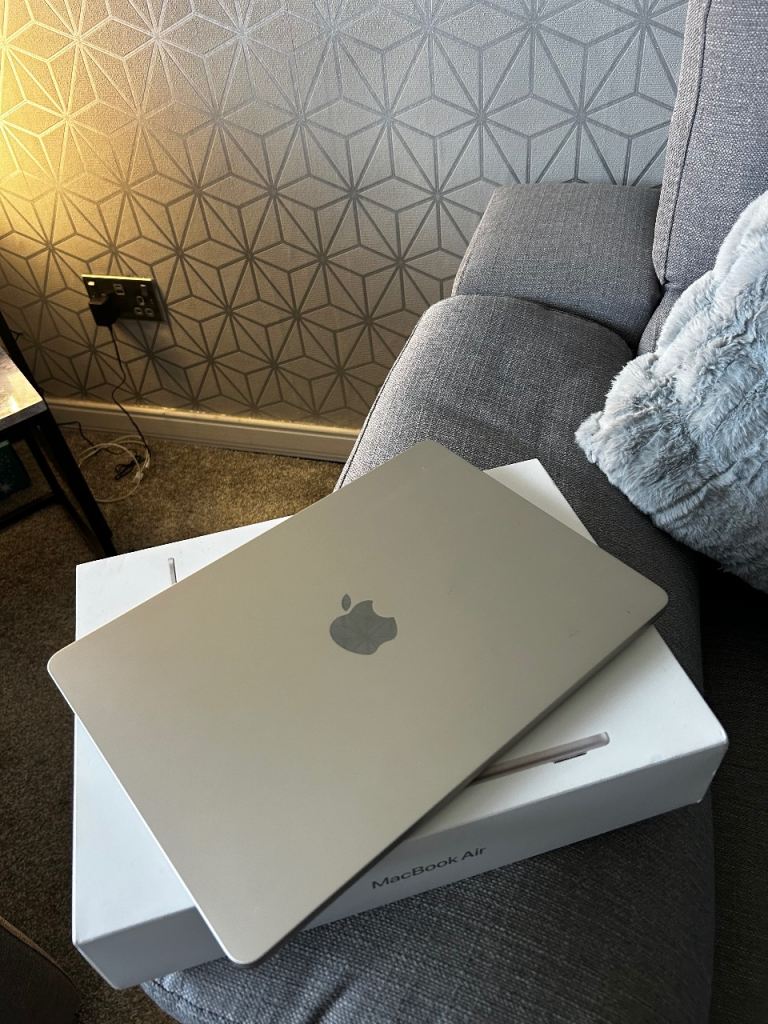 Apple MacBook Air (2024) – Gold, As Good As New
