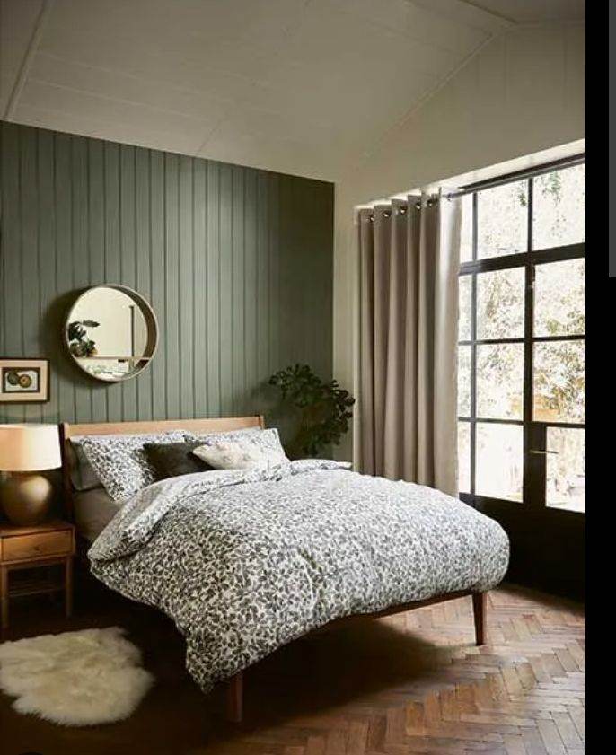 Private room available for female 