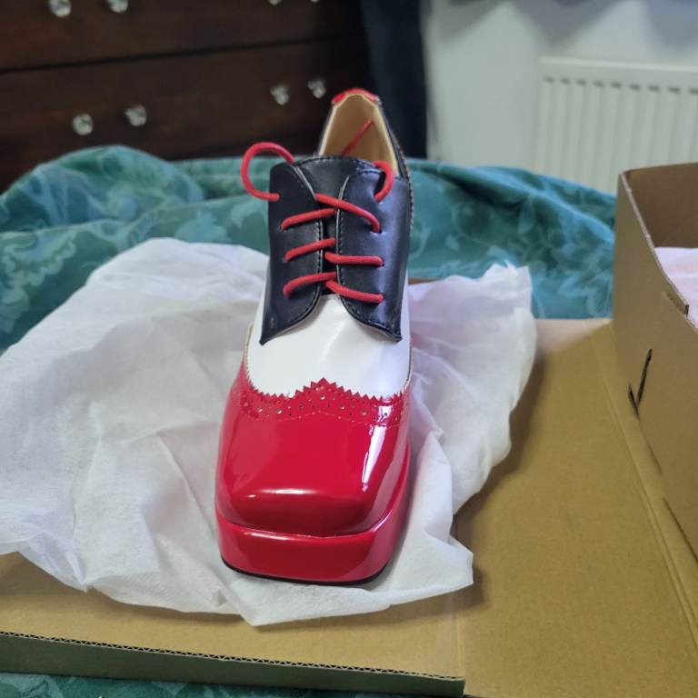 70s shoes ,good for a 70/80 do