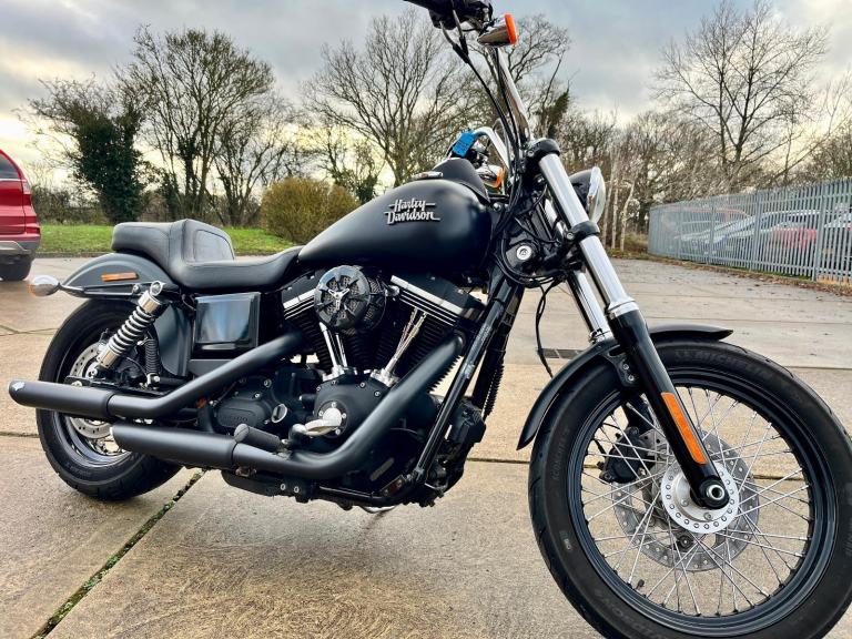 Harley-Davidson STREET-BOB POPULAR MODEL ONLY TWO OWNERS EXTRA LOW MILES
