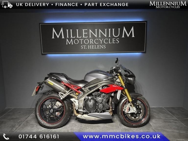 2026 TRIUMPH SPEED TRIPLE R 1050 PERFORMANCE NAKED BIKE WITH ARROW CANS