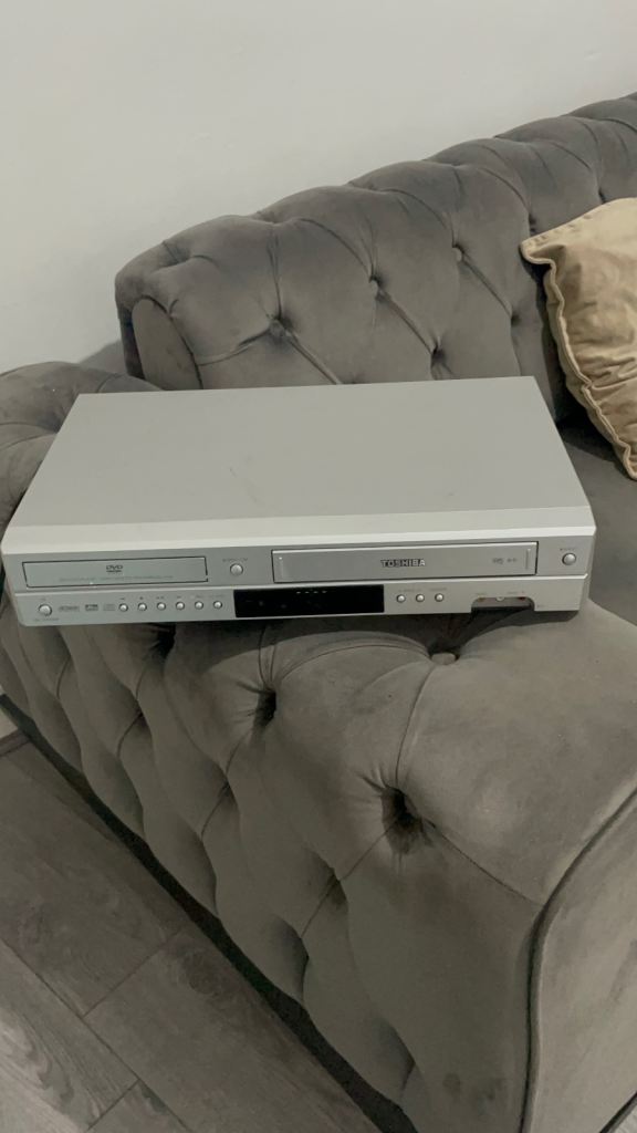 Toshiba SD16VB Dual DVD Player and VHS VCR Video Recorder