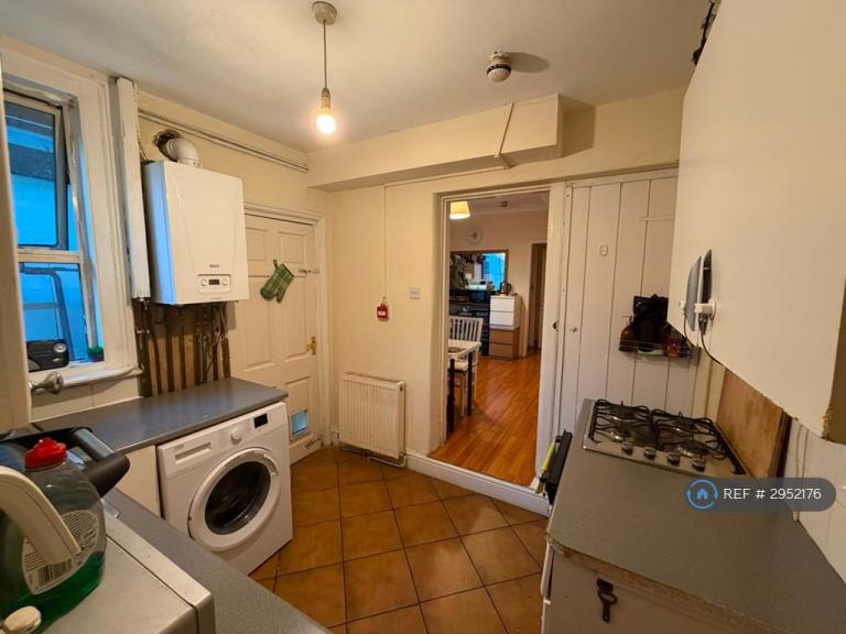 1 bedroom in Osterley Park View Road, London, W7 (#2952176)