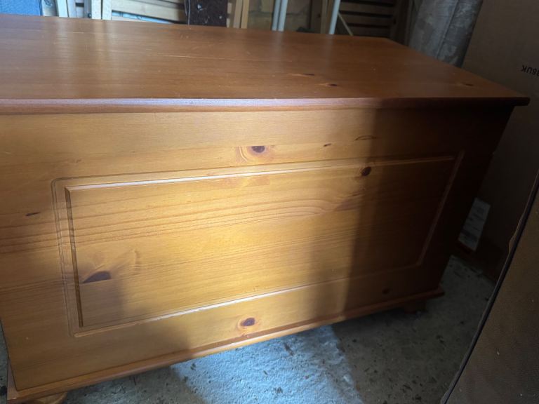 Wooden Blanket Box / Storage Chest – Good Condition