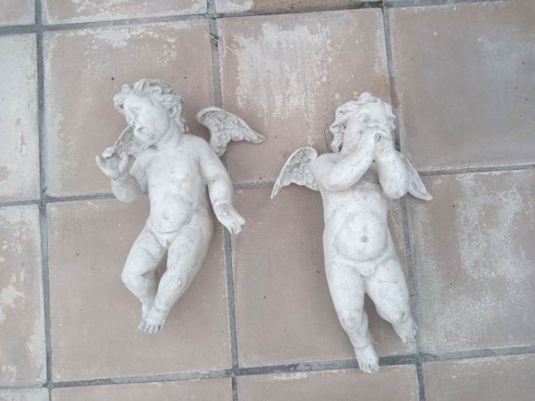 Pair of Cherub Garden Ornaments / Wall Hangings – Good Condition