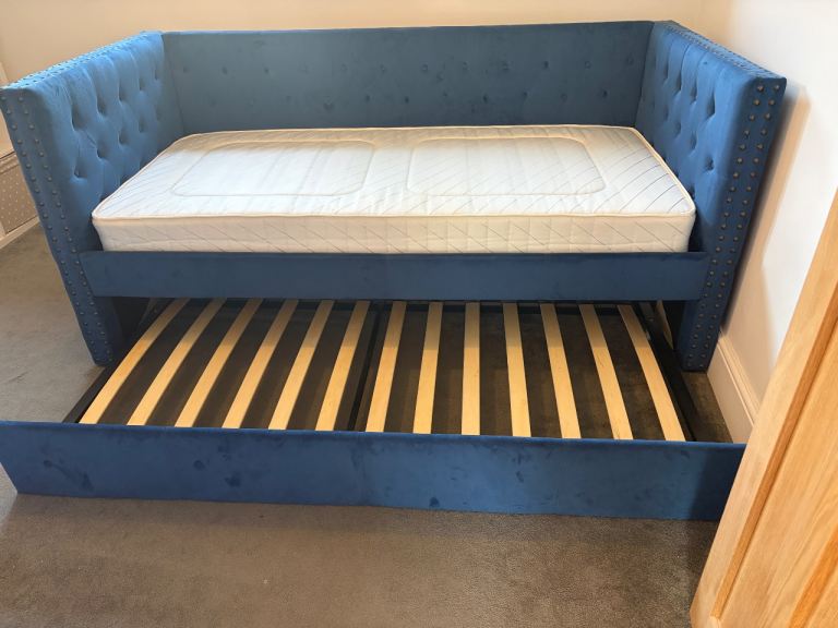 Single day bed sofa with trundle & mattress 